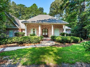 16 S Woods Edge Ln, Hattiesburg, MS 39402