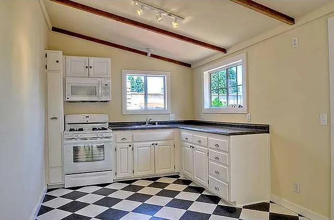 2 bed, 934 sqft, $2,775 — Photo 3