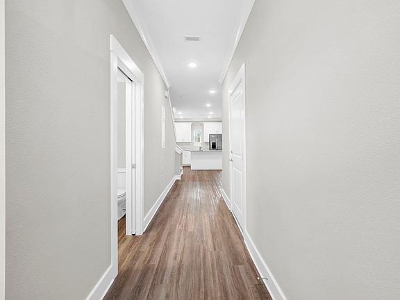 4th image of 328 Date Palm Ln