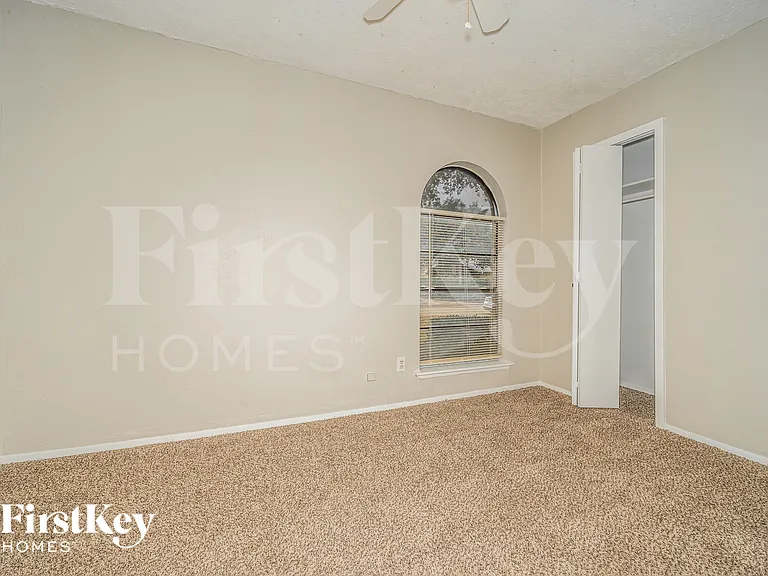 6403 Redwood Ln — Photo 12