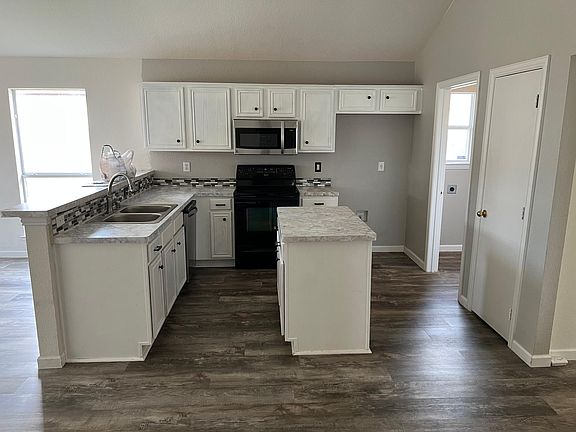 4th image of 1011 Port Boliver Dr