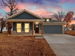 709 N Sycamore St, Hico, TX 76457