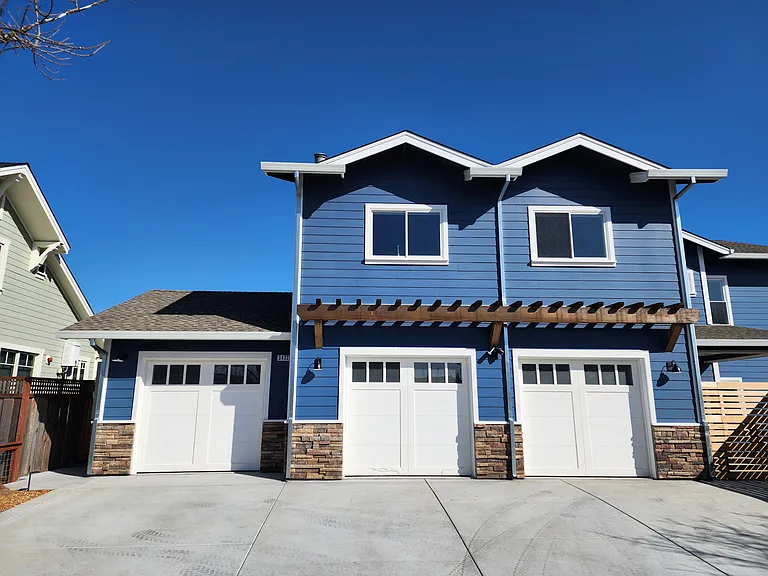 3422 Santiago Dr — Photo 2