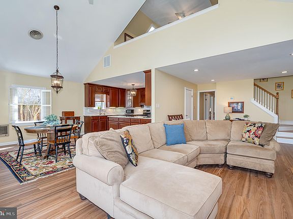 4th image of 170 Natalie Ln