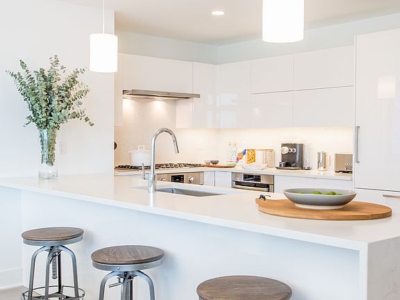 Kitchen with breakfast bar seating