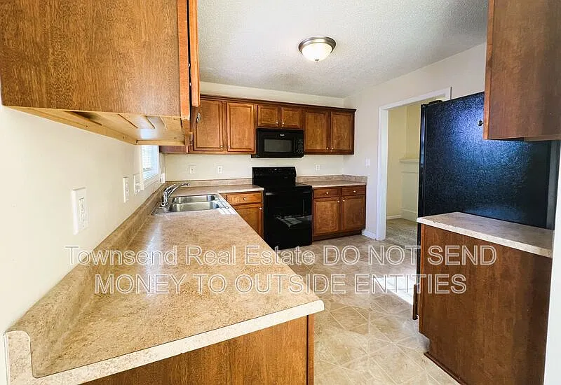 3 bed, 2.0 bath, 1650 sqft, $1,695 — Photo 4