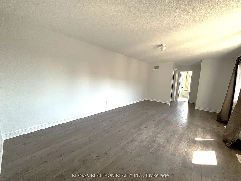 511 William Forster Rd — Photo 15