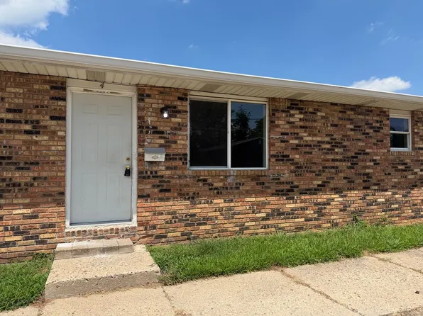 Cypress 201, 201 Cypress St APT 4, Pekin, IL 61554
