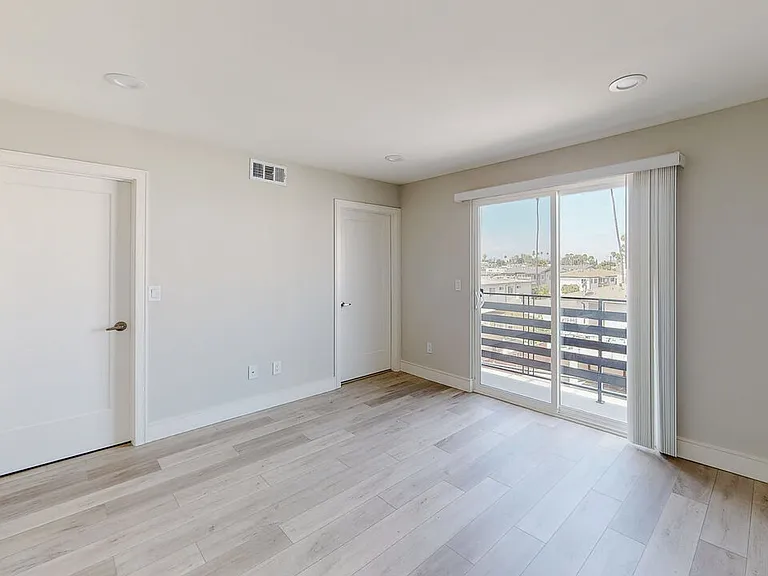 953 N Mariposa Ave #2 — Photo 21