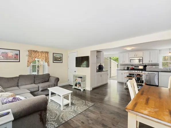25 Farnum Rd, Pembroke, MA 02359