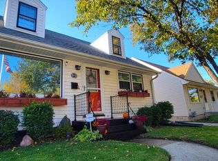 921 S 98th St, West Allis, WI 53214