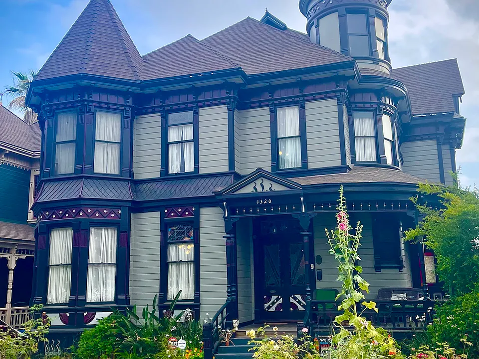Carroll Ave