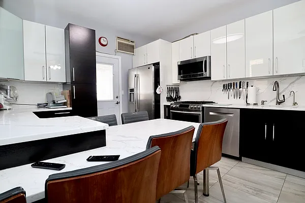 Sold by Remax Edge | media 15