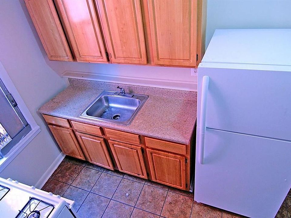 1st image of 1720 University Ave APT 5A