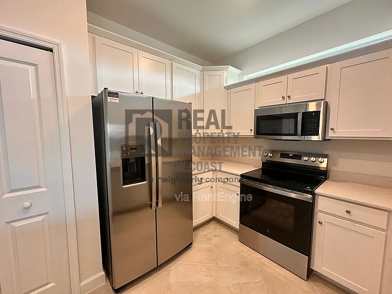 20501 Hazelnut Ct S — Photo 17