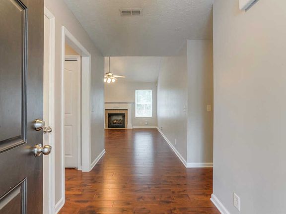 3rd image of 2944 Waywood Dr