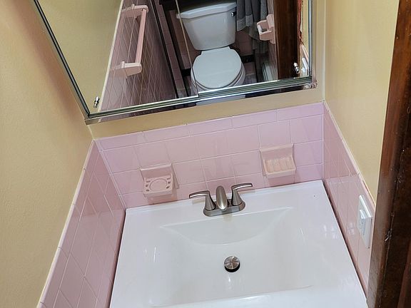 1/2 bath in Master BR