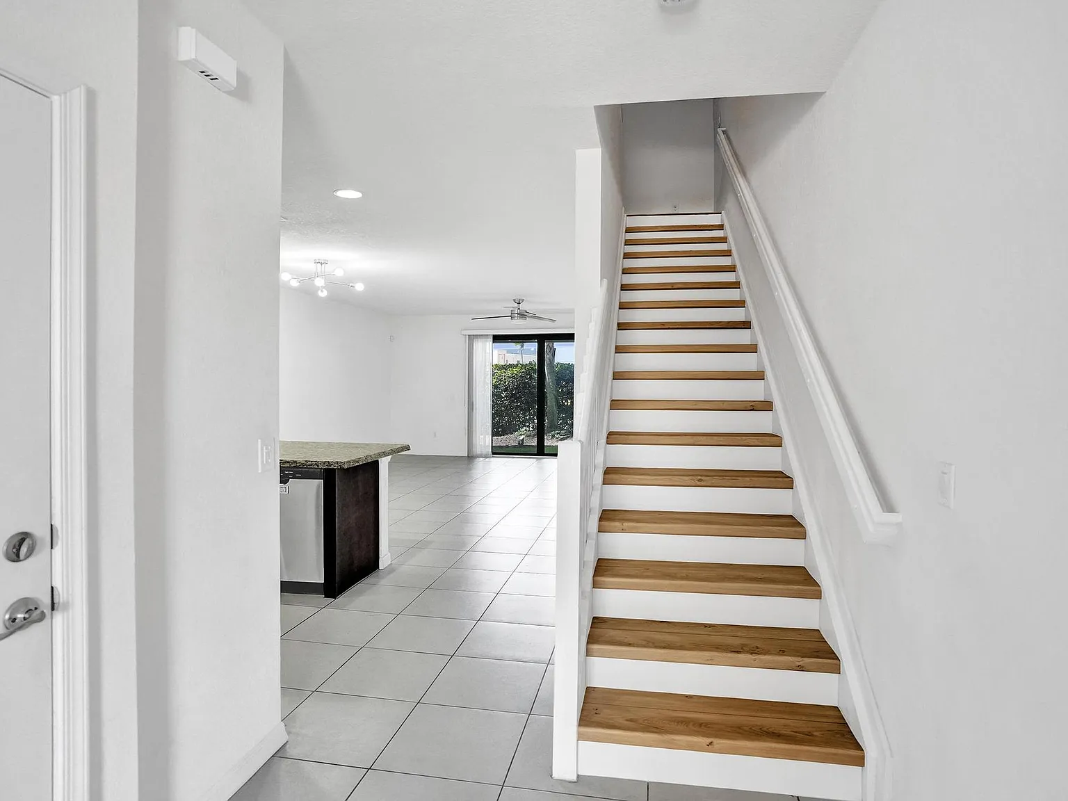 3 bed, 1303 sqft, $3,200 — Photo 4