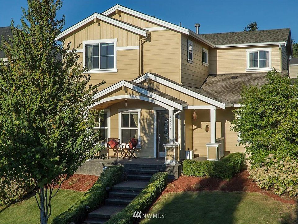 1st image of 1932 24th Ave NE
