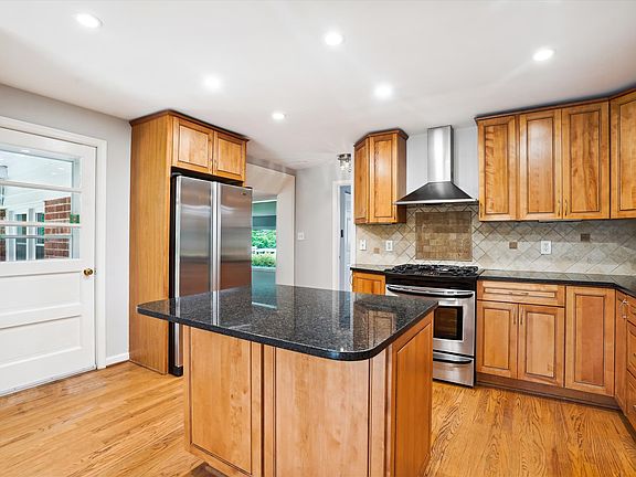 2nd image of 3410 Radnor Pl