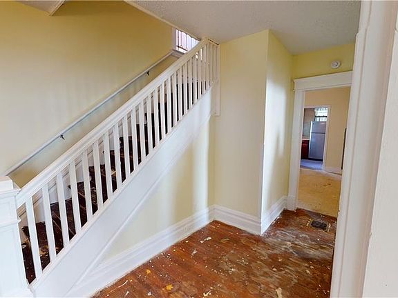 4th image of 1717 Oak St