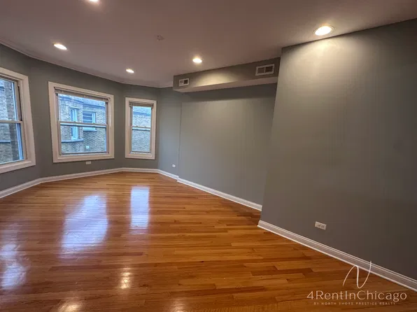 1642-D2 W Pratt Blvd, Chicago, IL