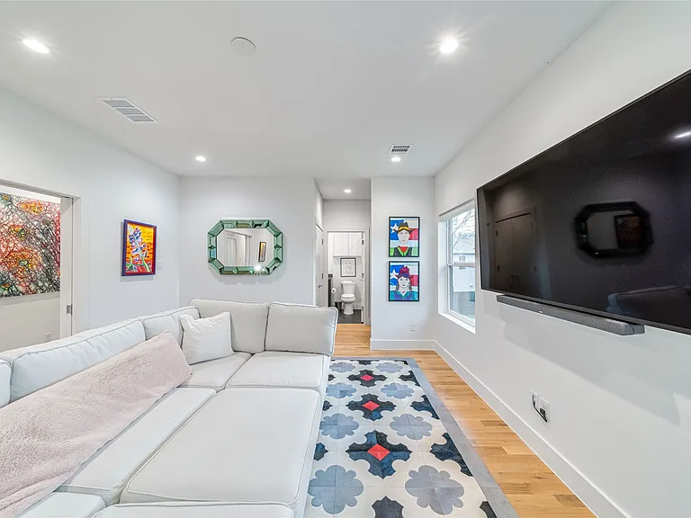 9753 Mixon Dr — Photo 33
