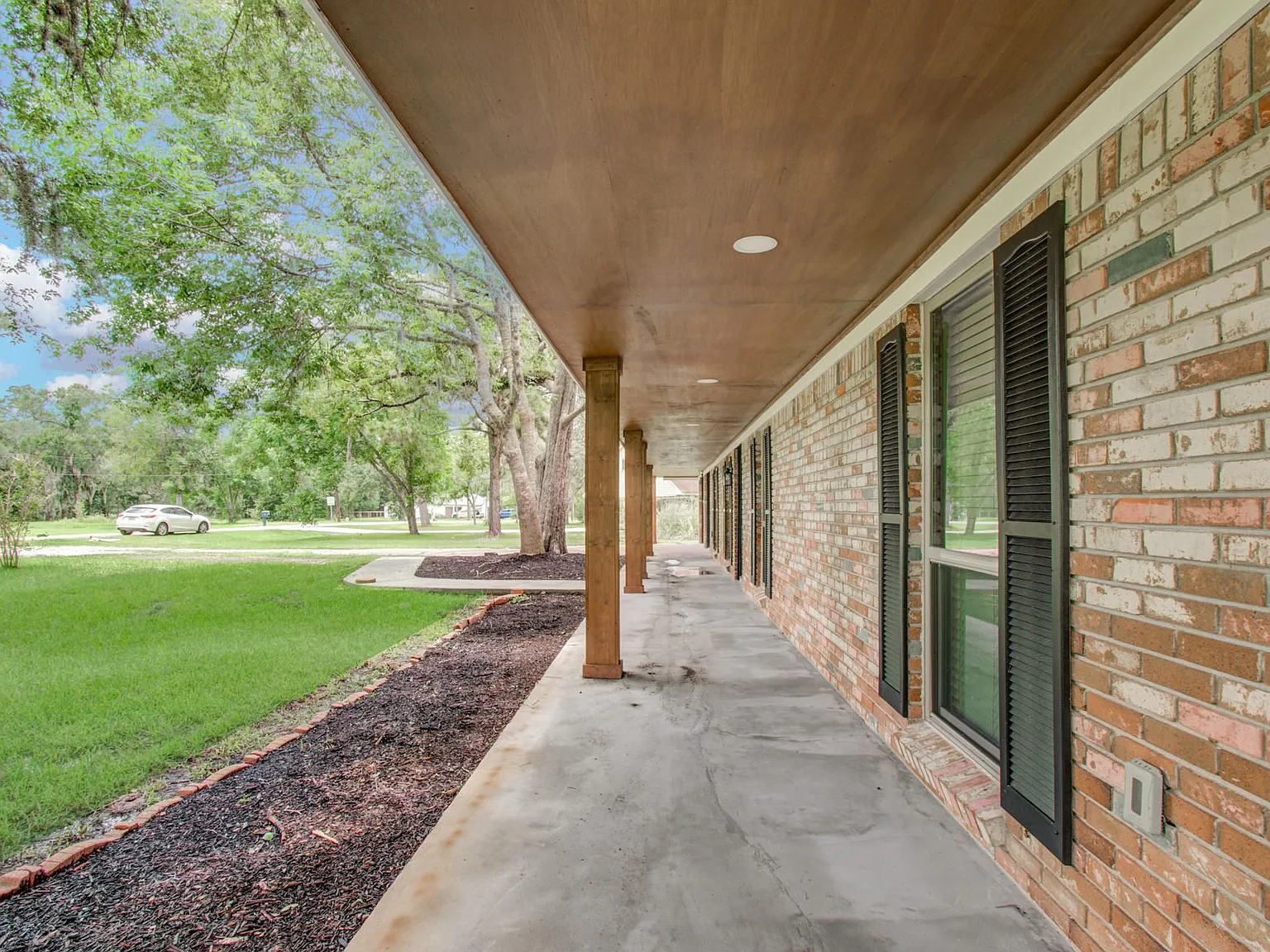 3 bed, 3.0 bath, 2032 sqft, $2,500 — Photo 4