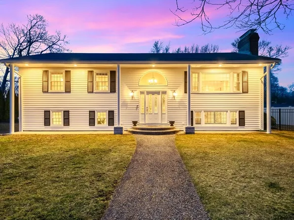 16 Scott Ln, Wakefield, MA 01880
