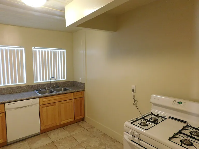 1250 E Villa St — Photo 10