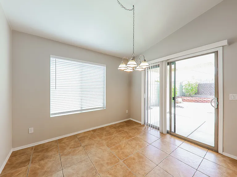 11805 W Maui Ln — Photo 15
