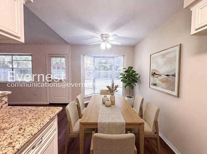 3 bed, 2.0 bath, 1442 sqft, $1,925 — Photo 3