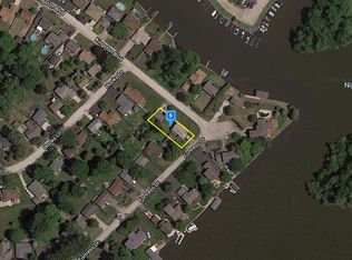 900 Fortress Dr, McHenry, IL 60050