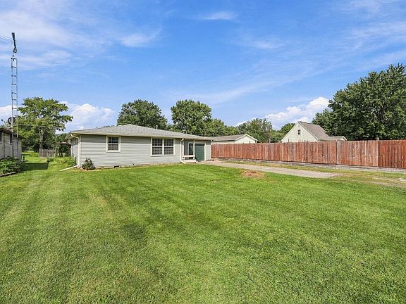 2nd image of 519 N Claypool Rd