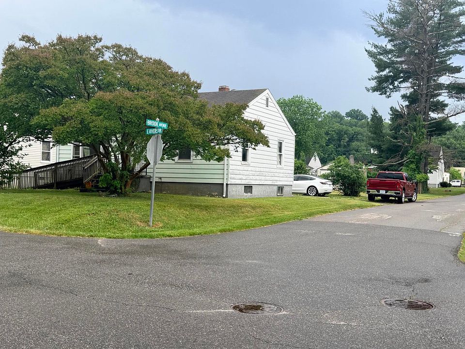 1st image of 300 E Riverside Dr