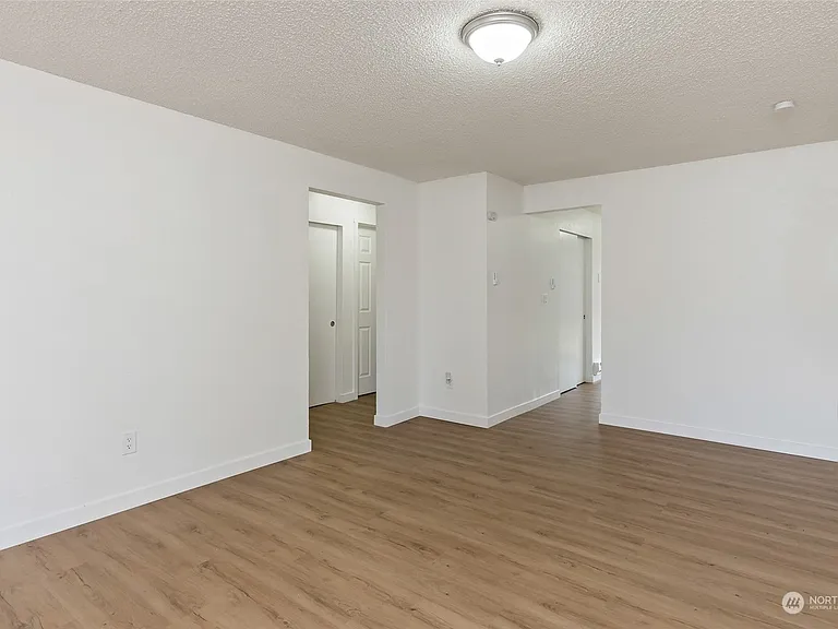 1521 E 38th St #2 — Photo 8