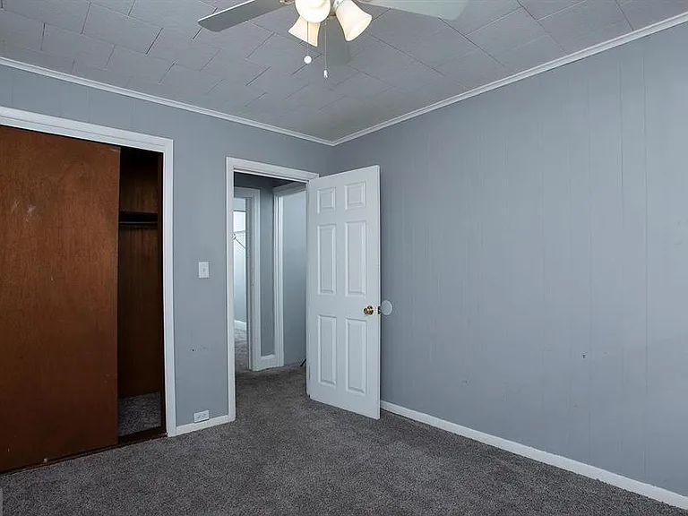340 S Wood St — Photo 12