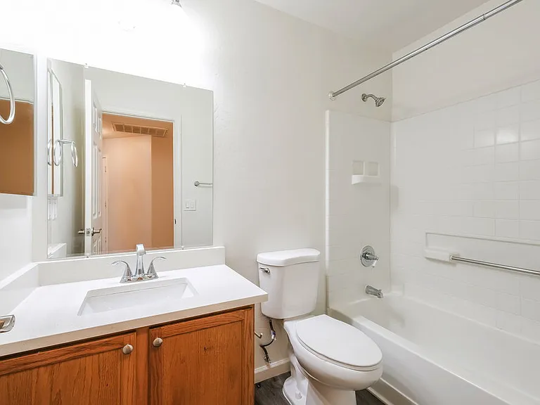 1114 E Fraktur Rd — Photo 15