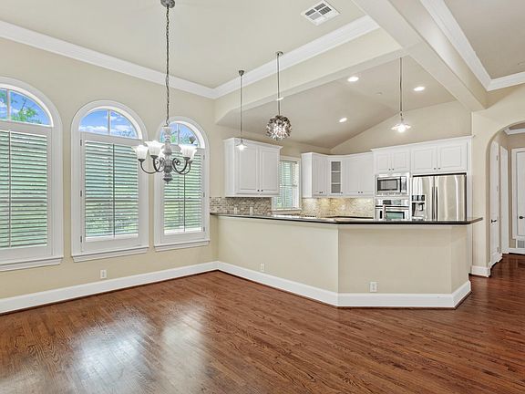 5th image of 5801 Hillcrest Ave APT 9