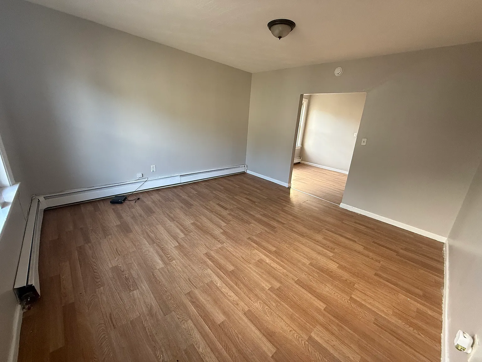 3 bed, 1200 sqft, $1,550 — Photo 4