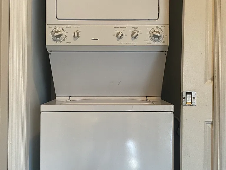 Washer-dryer included