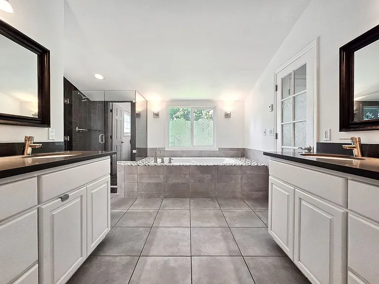 10058 NE 29th Pl — Photo 21