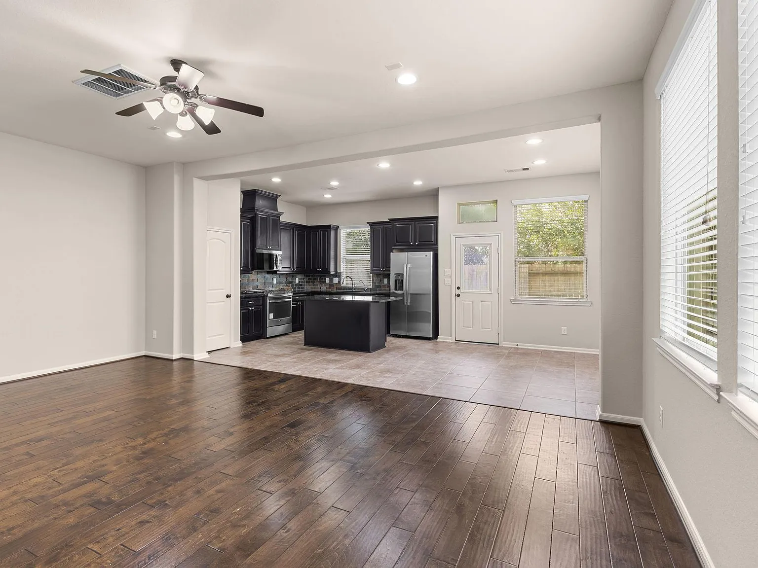 3 bed, 2.5 bath, 1860 sqft, $2,350 — Photo 3