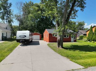 3933 Lloyd St, Green Bay, WI 54311