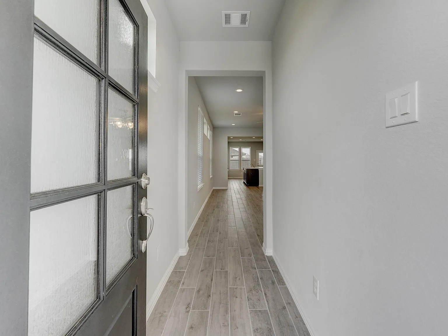 4 bed, 2.0 bath, 1725 sqft, $2,195 — Photo 4