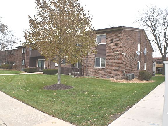 2nd image of 18071 Live Oak Ct #1612