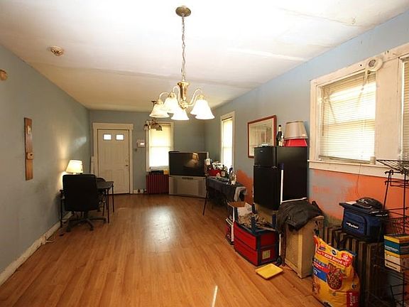 Newer Pergo Flooring in Spacious 12x24 Living Room / Dining Room Combo