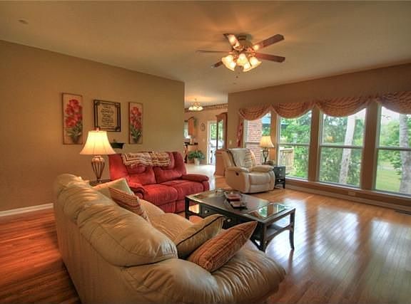 4th image of 4548 Sawmill Pl