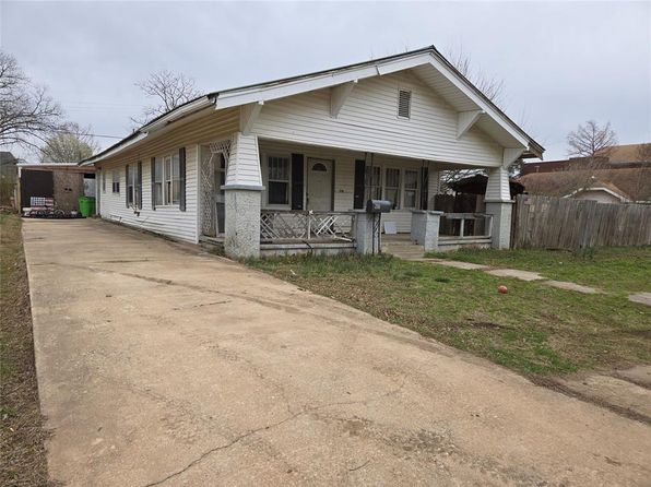 218 N 4th St, Okemah, OK 74859