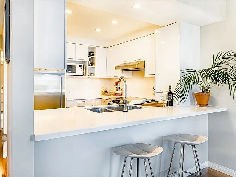 55 E 10th Ave #3 — Photo 9